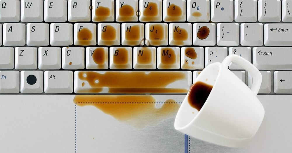 ریختن قهوه روی لپ تاپ